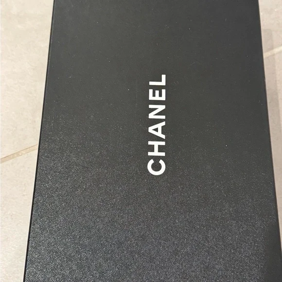 Chanel 2025 Pre-Spring Black Mary Jane Flats Pearl Gold Accents Size 39 w box - Picture 4 of 12